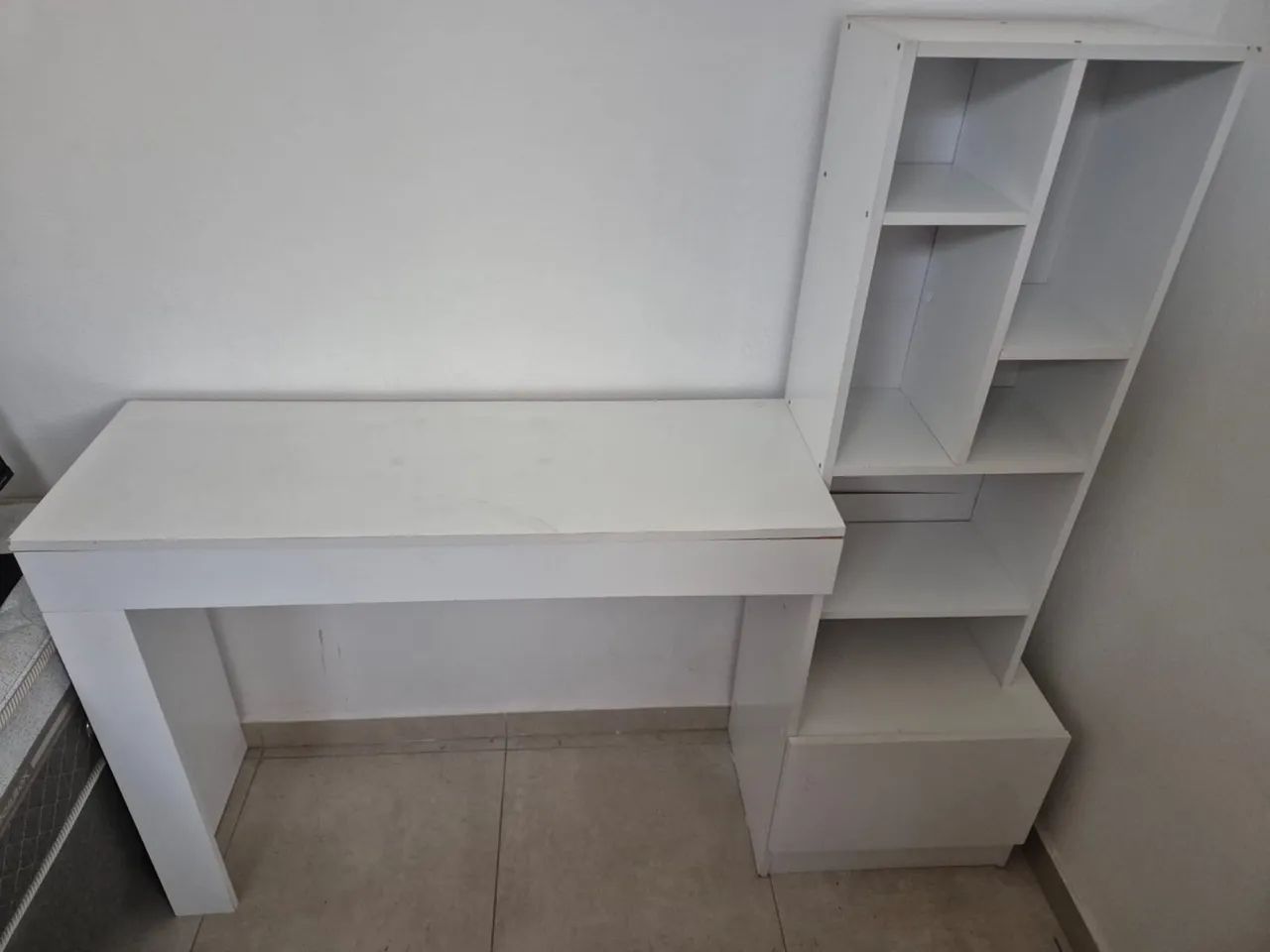 White Desk with Shelf65704320735233122