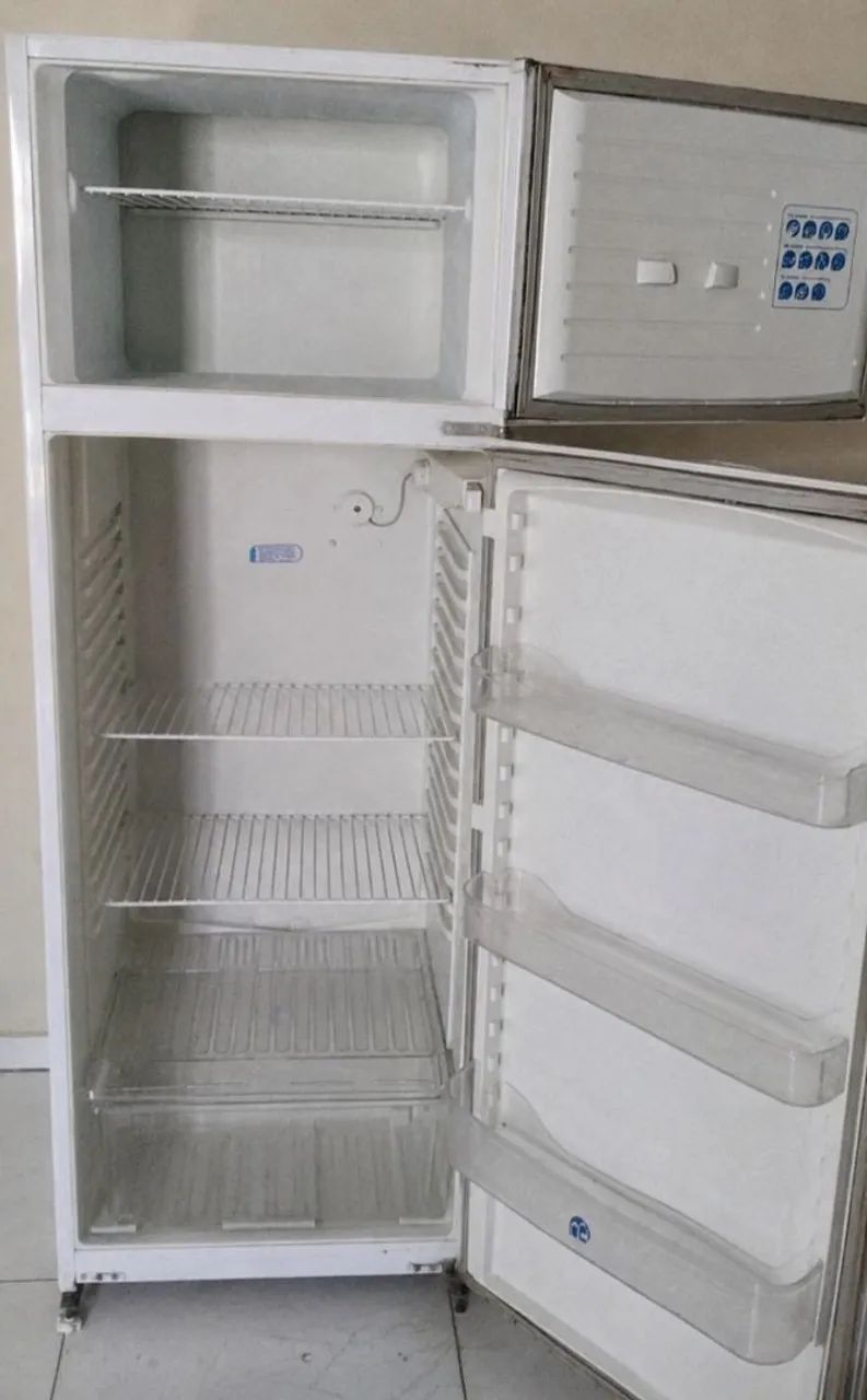Vende-se geladeira 