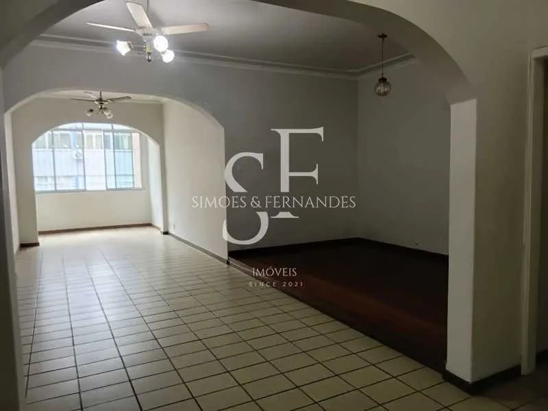 Tijuca - Rua Carlos de Vasconcelos. Apartamento com 3 quartos, dependência completa e 1 va