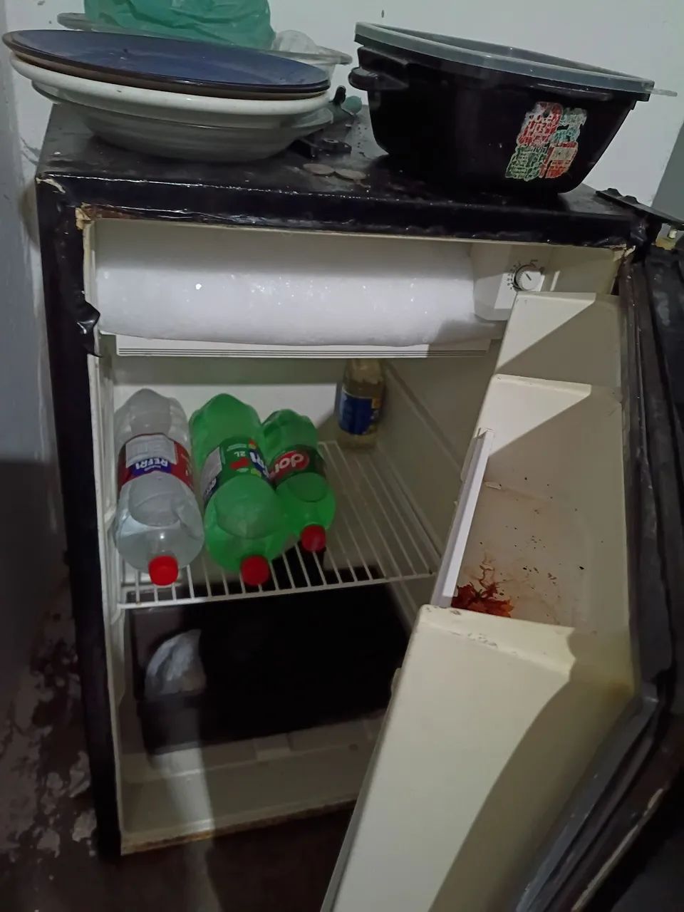 Vendo frigobar funcionando perfeitamente só a porta que tá solta  - Foto 2