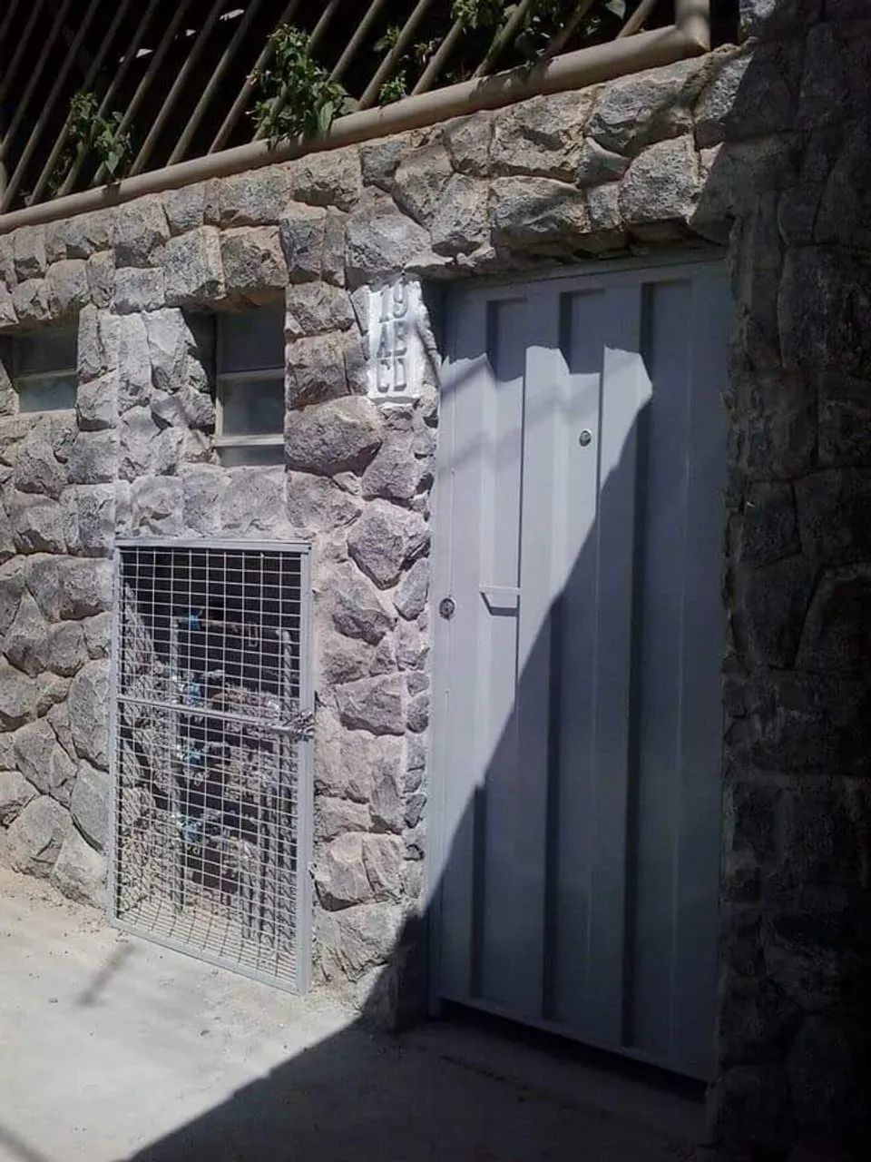 Alugo kitnet 