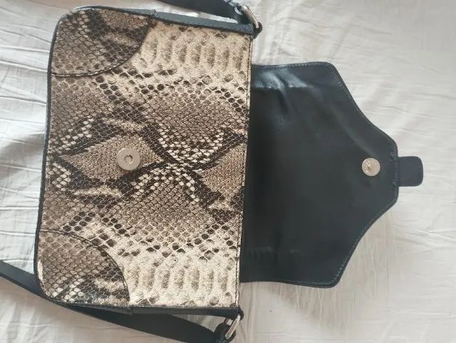 Bolsa Schutz Sofia Média Original Couro Animal Print Python - Foto 2