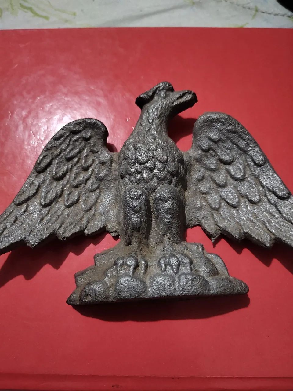  Águia Imperial, fabricada em ferro fundido.