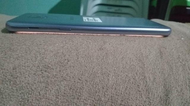 Vende-secelular sansung j8 celular sansung j8 semi novo com 4 meses de uso . 2 chips - Foto 3