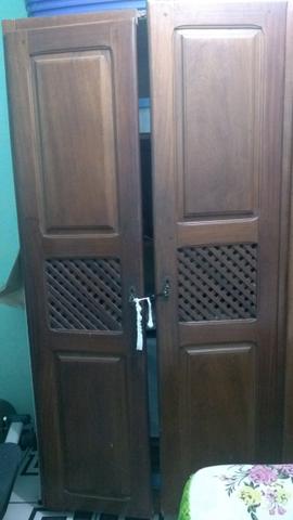 Vende-se ou troca-se numa cômoda