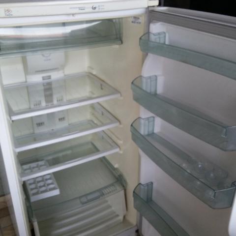 Geladeira Brastemp Clean frost free para retirar peças