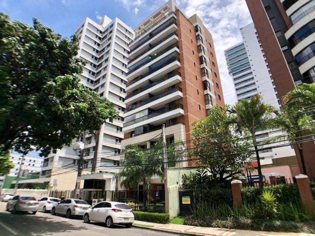 Apartamento em andar alto no Ed. Unique Meireles. AP0640