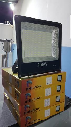 Vendo refletores de led luz branca 200wts por 250.00 reais cada - Foto 3
