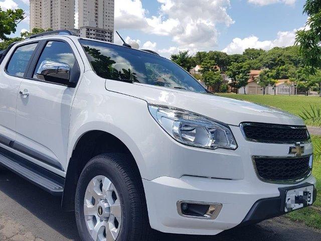 Vendo S10 novinha caminhonete conservada sem detalhes - Foto 2