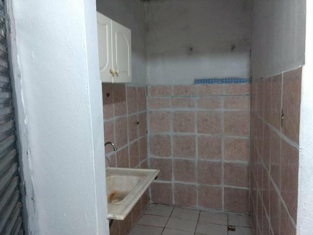 Quitinete com : 1 quarto 1 sala 1 cozinha e banheiro - Foto 2