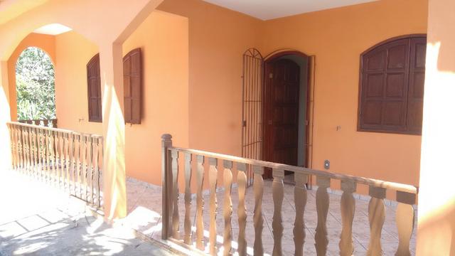 Aluga-se Casa Bem Arejada e de 2 quartos em São Pedro da Aldeia