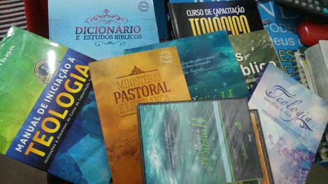 Kite de livros de teológia