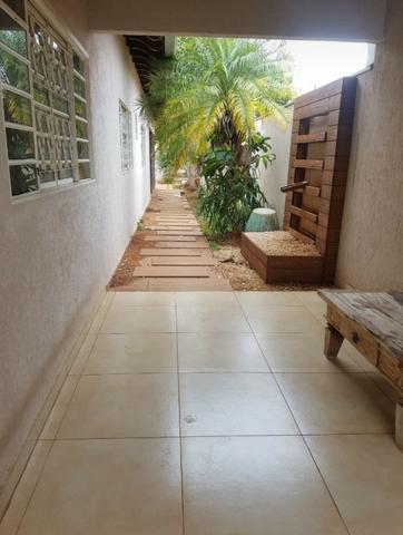 Linda Casa com Piscina Vila Palmira Próximo Colégio Militar - Foto 5