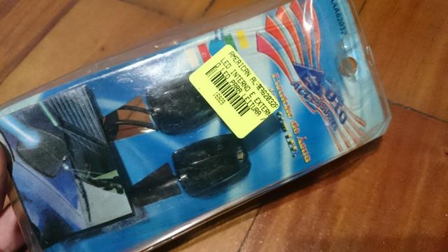Esguicho De Água Para-brisa Com Led 12v Universal - Foto 4