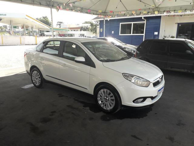 Grand Siena Essence 1.6 16v Manual