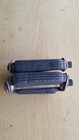 Par de pedais anos 50 e 60 rosca grossa 120,00 Pix - 0910 - Foto 2