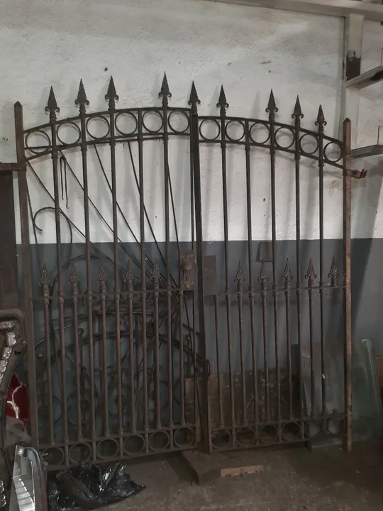 Portao antigo de barras maciças para vender rapido