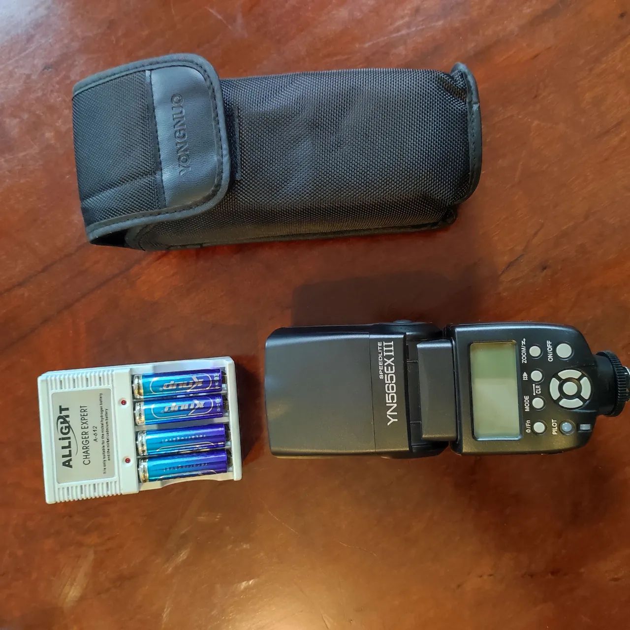 Flash Yongnuo Speedlite YN565EX III para CANON  DSLR