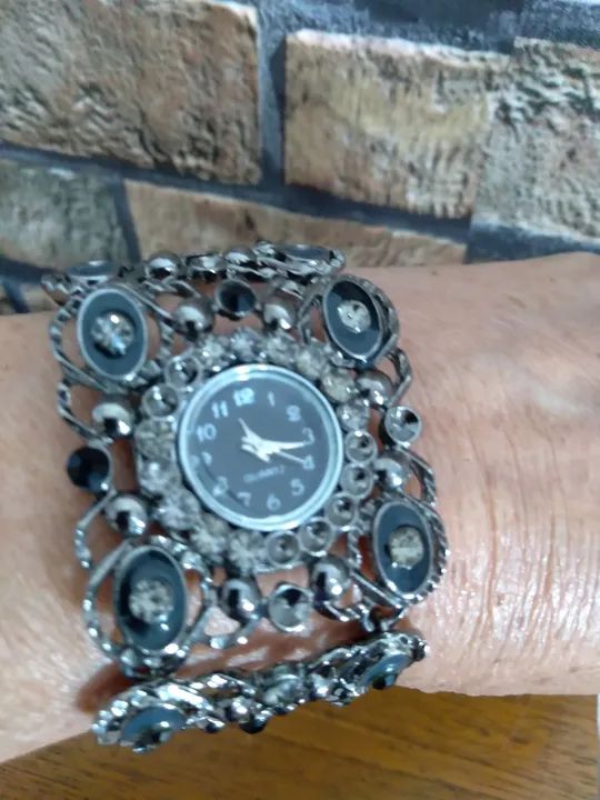 Relógio Feminino de Pulseira com Pedrarias - Foto 3