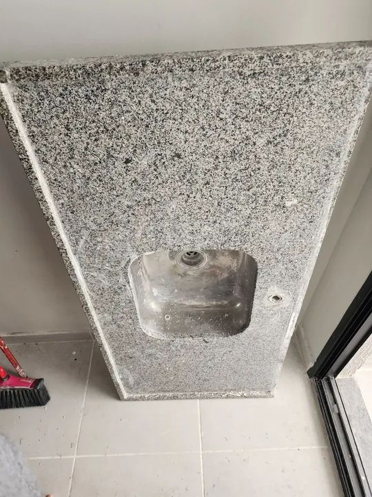 Pia granito com cuba e torneira 1,20m x 0,6m