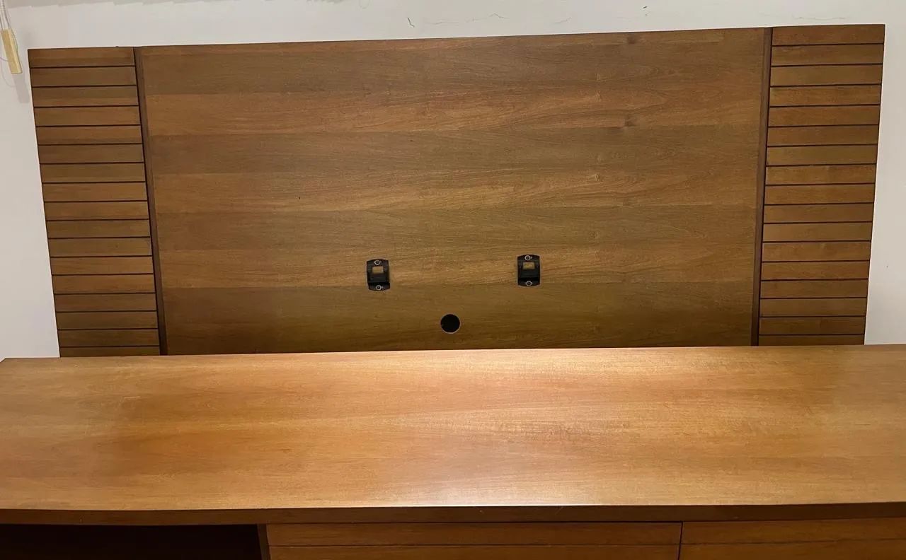Painel com Rack madeira maciça .