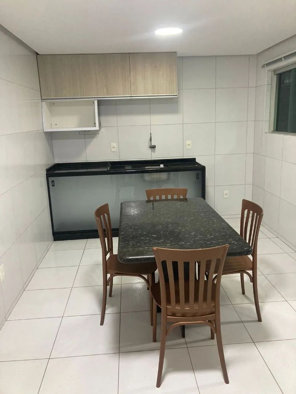 Locação/ Apartamento Semi Mobiliado 