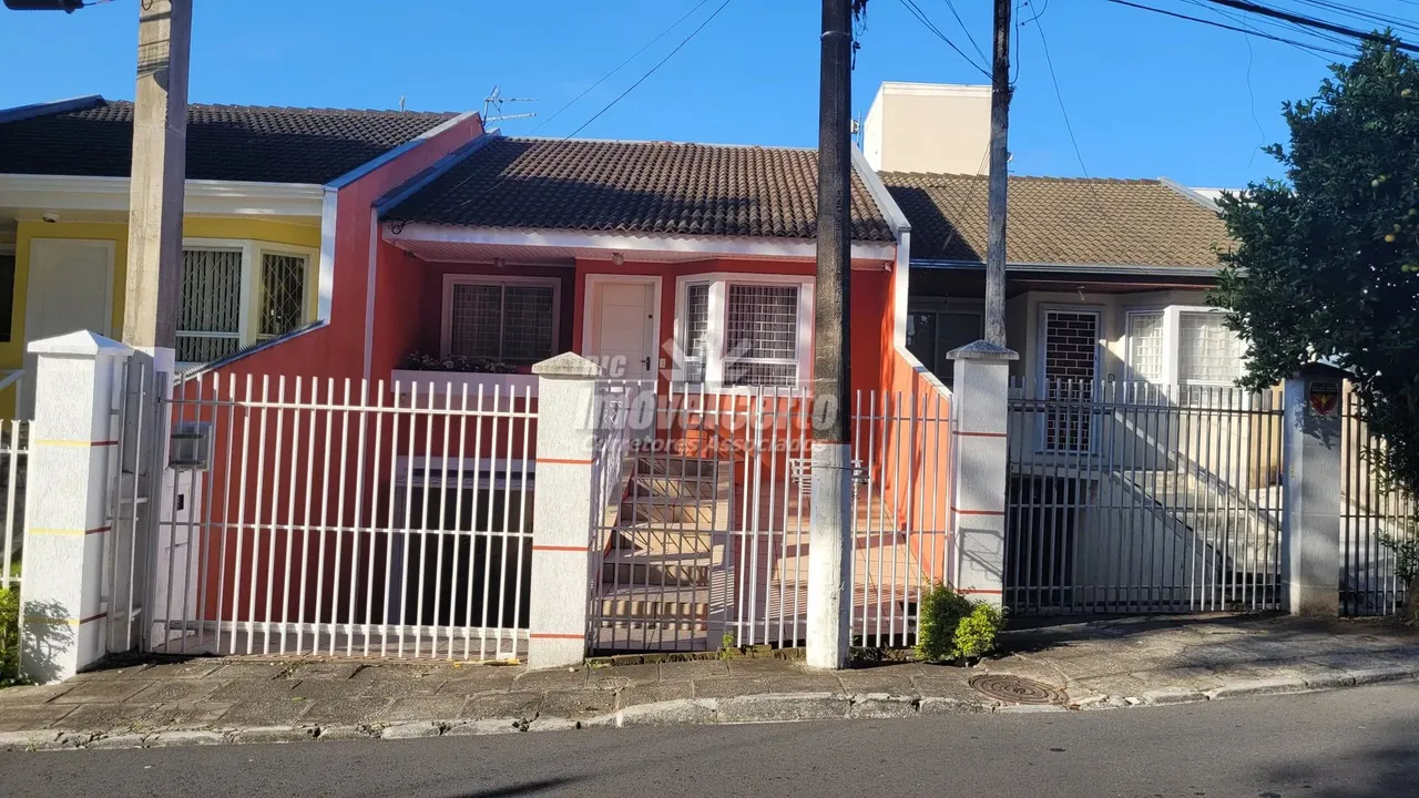SOBRADO com 3 dormitórios à venda com 136.96m² por R$ 590.000,00 no bairro Tingui - CURITI