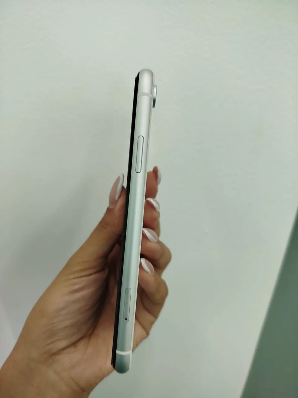 iPhone XR 128GB Branco Face ID ok - Bateria 80% - Celulares e