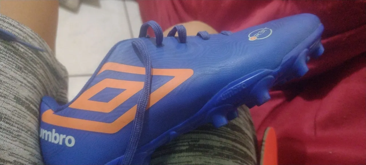 Chuteira Umbro Azul Tamanho 34