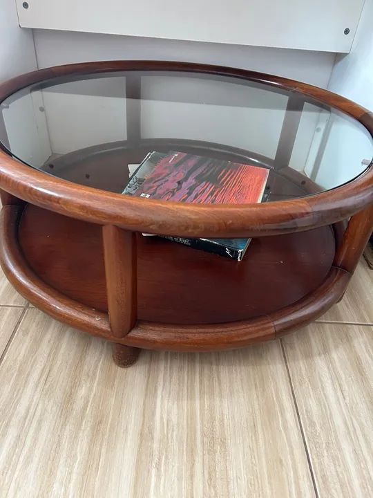 Mesa de Centro em Madeira com Tampo de Vidro