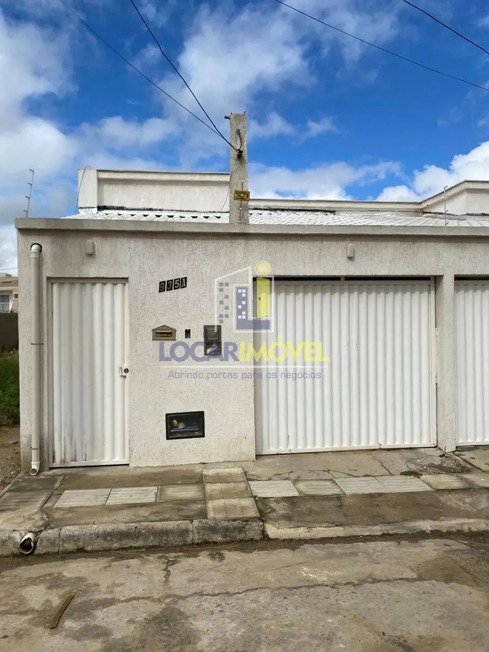 Excelente casa de 2 quartos, sendo 1 suíte, com planejados na cozinha, para Locação, Bairr