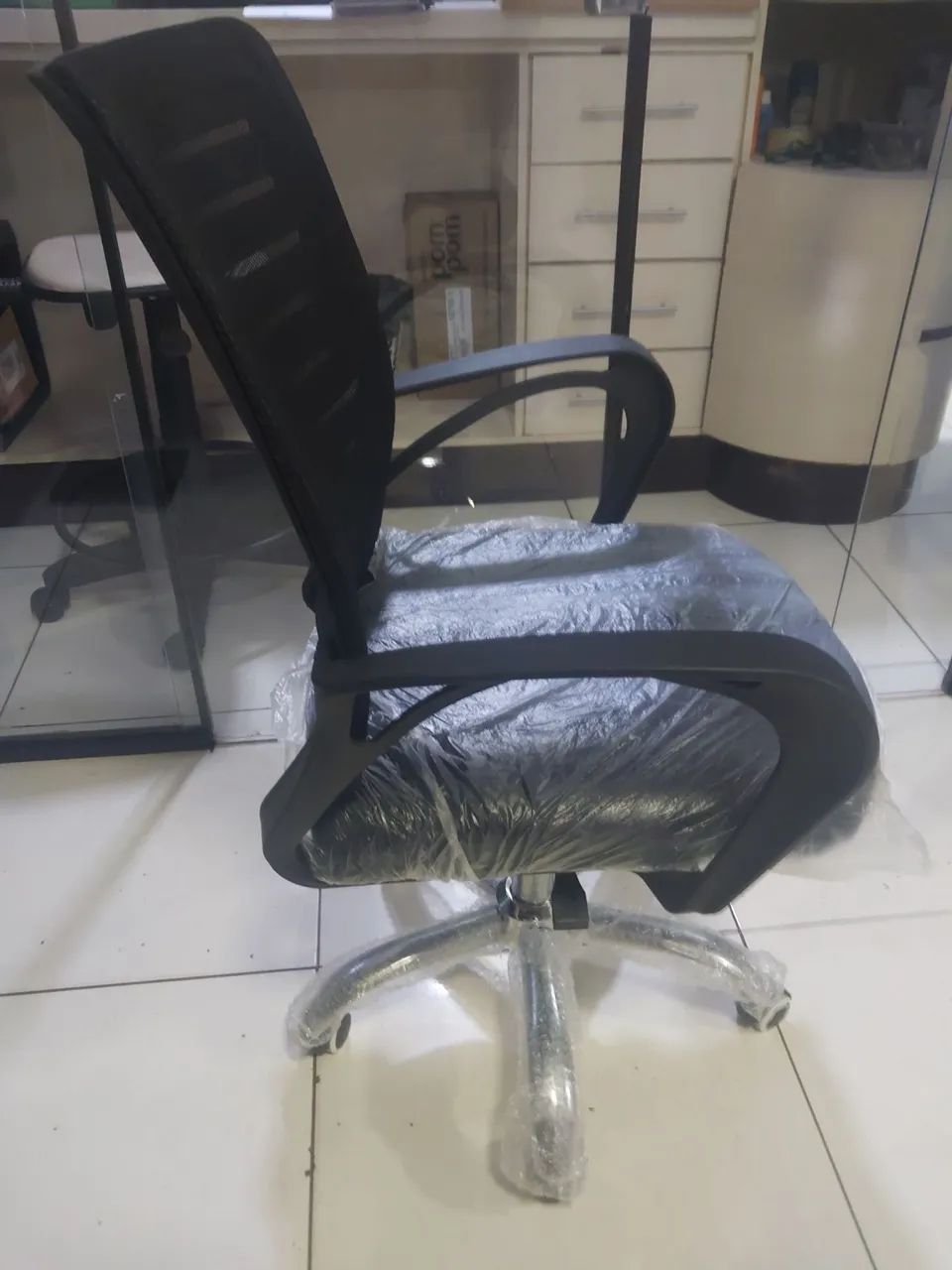 Cadeira de Escritório Giratória com Rodinhas - Foto 2