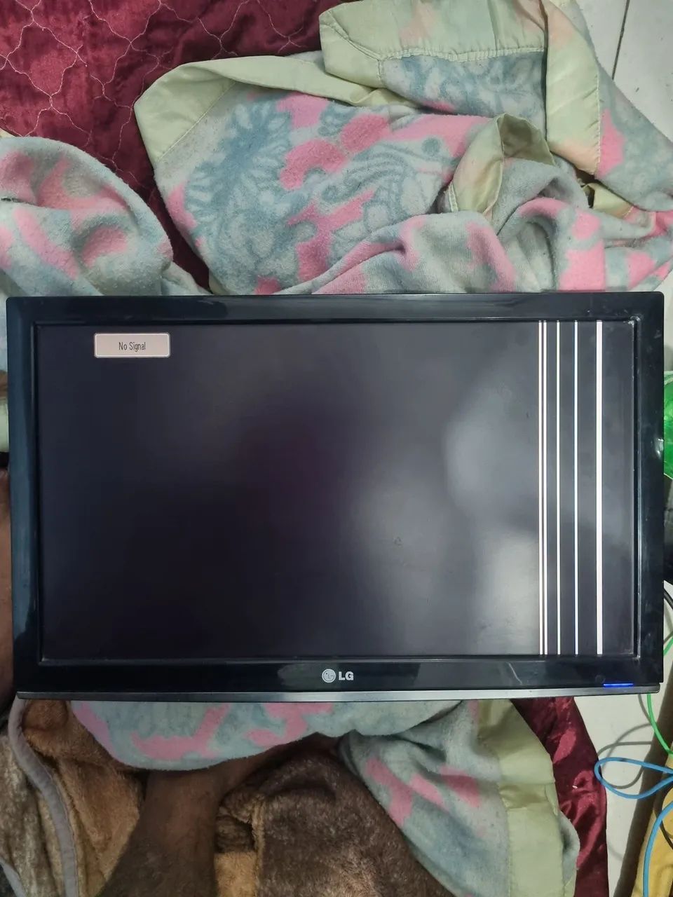 Televisão de 22 polegadas semi nova com detalhe na tela , funcionando perfeitamente ? - Foto 2