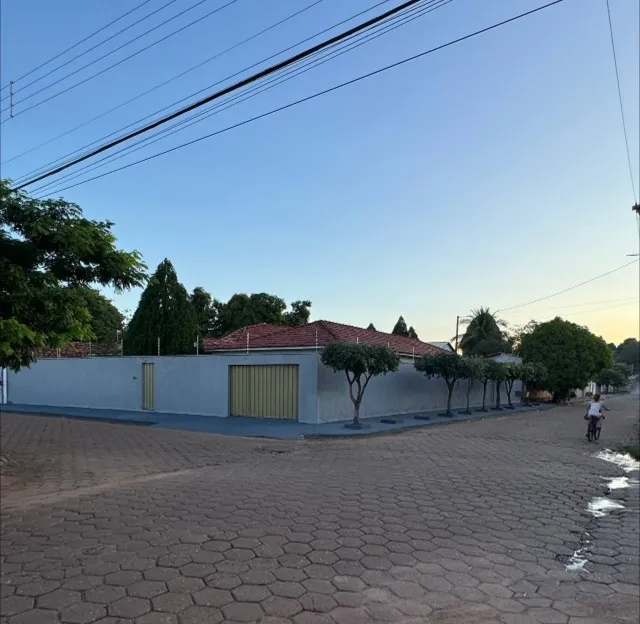 Vende-se Casa de Esquina no Centro de Guaraí - TO