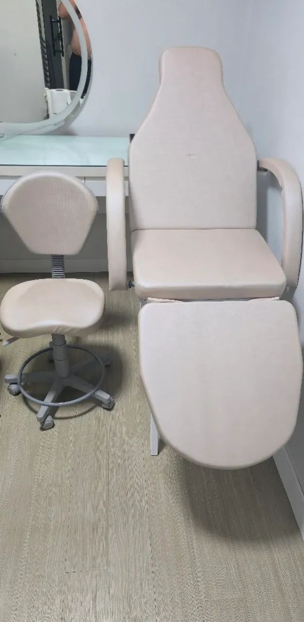 Maca de Estética de Luxo com Mocho - Sofisticação e Conforto para seu Espaço! - Foto 2