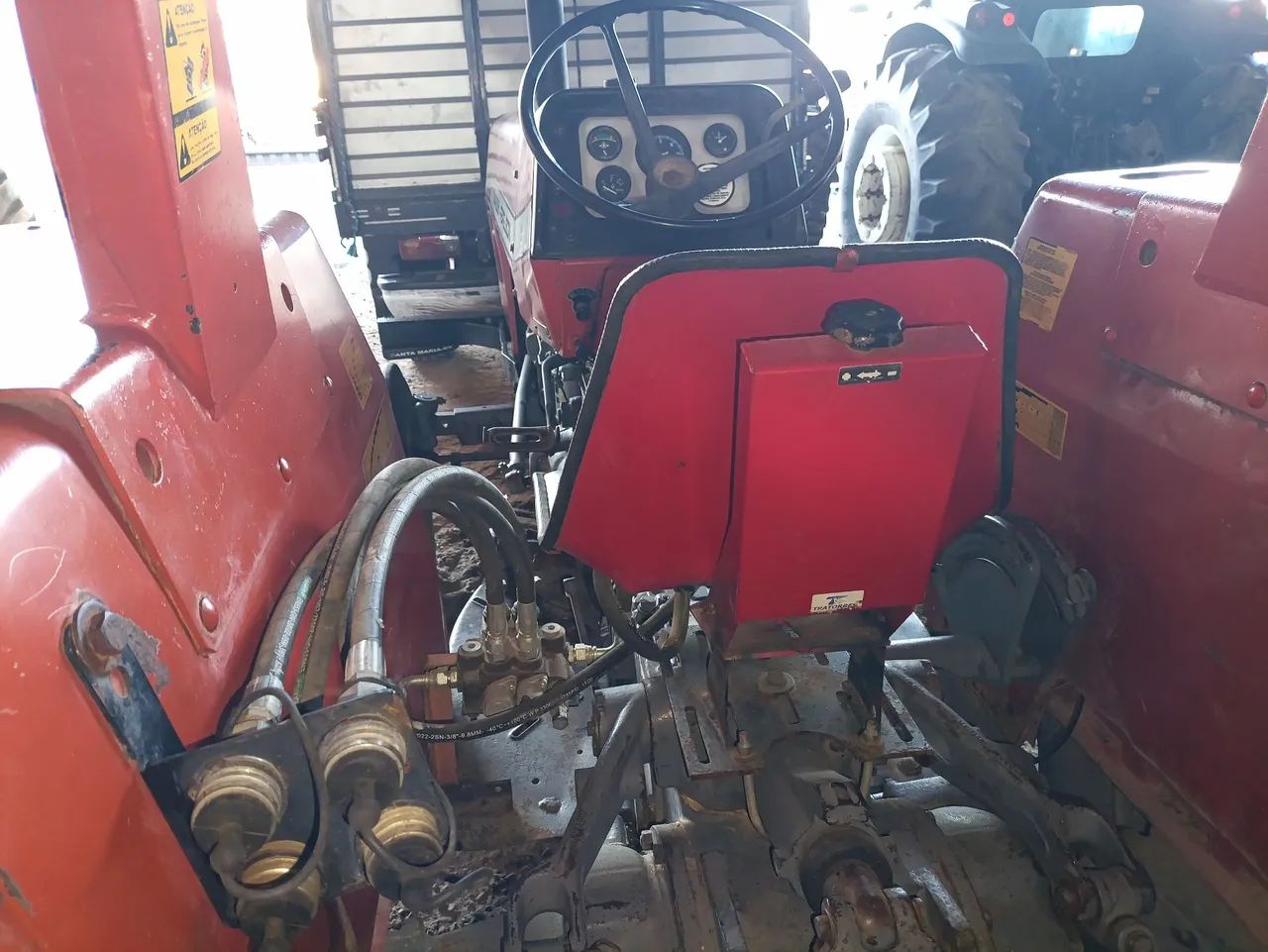 Trator Massey Ferguson 265 4x2 em Ariquemes  - Foto 4