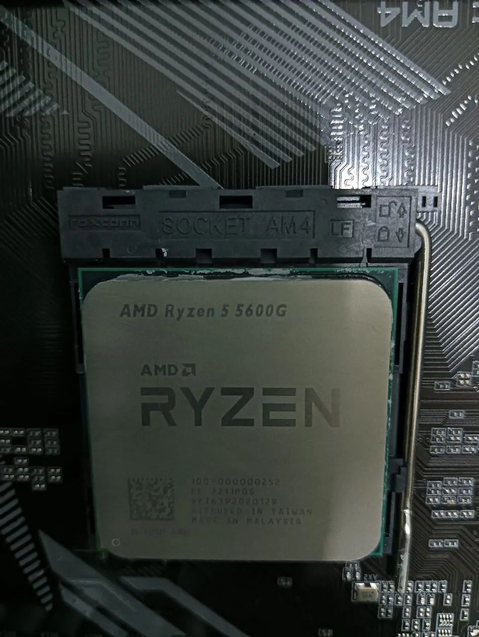 Kit Processador AMD Ryzen 5 5600G, Placa mãe Gigabyte B550M , Fonte 550 80 Plus Goldentec