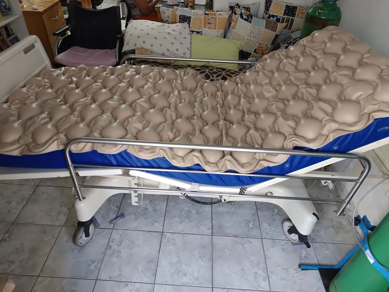 Cama Hospitalar Elétrica com colchão  - Foto 2