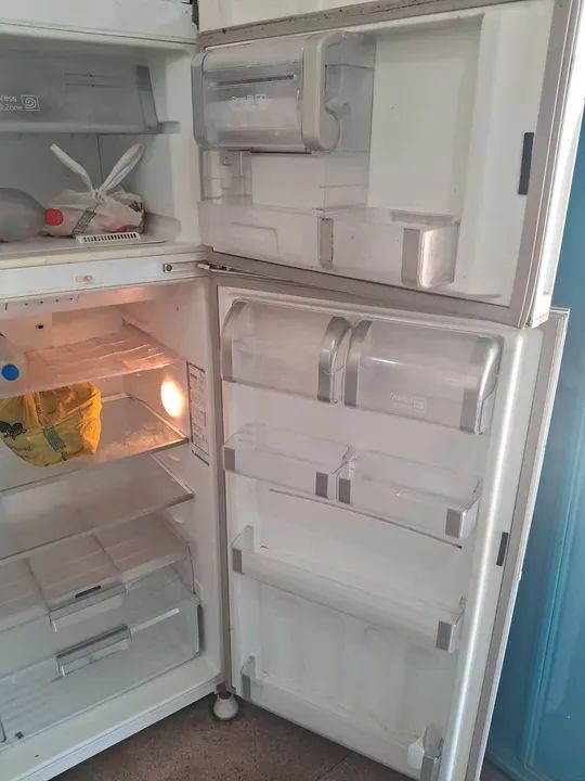 Geladeira Fross Free congelador separado   faço entrega  - Foto 6