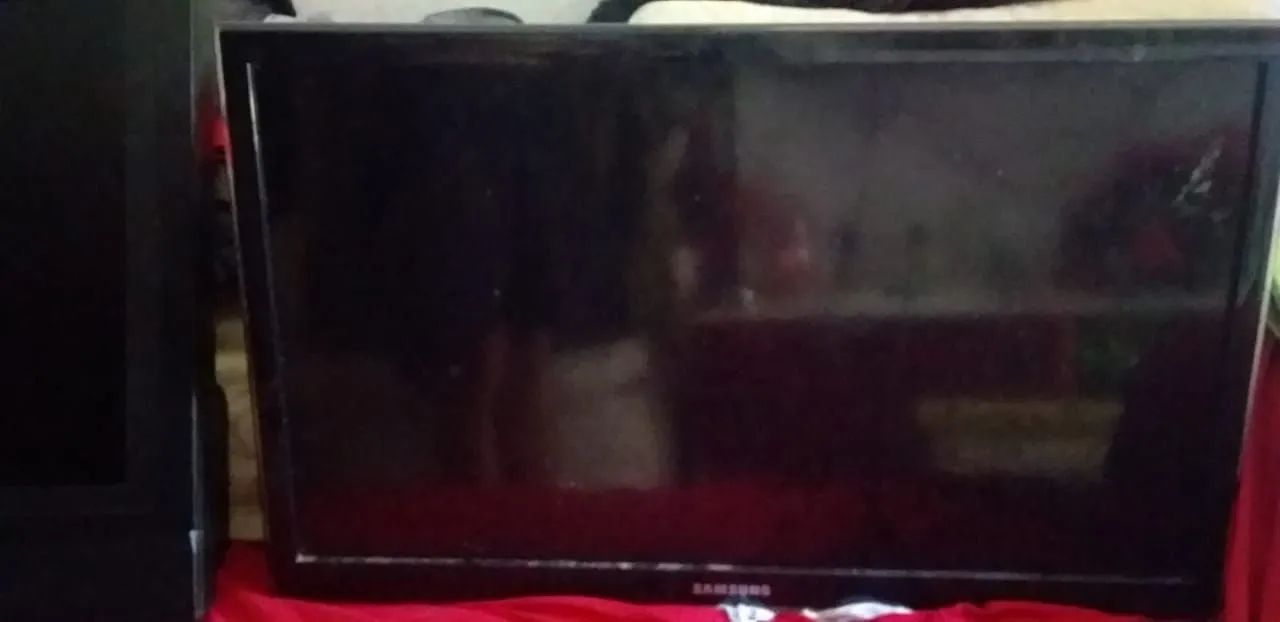 TV Samsung 32 polegadas UN32EH4500 smart retirar peça G - Foto 2