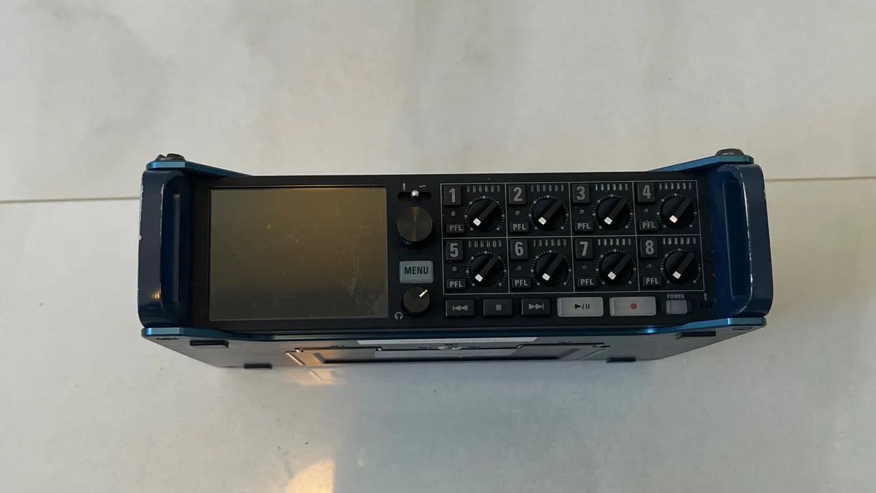 Gravador zoom F8N