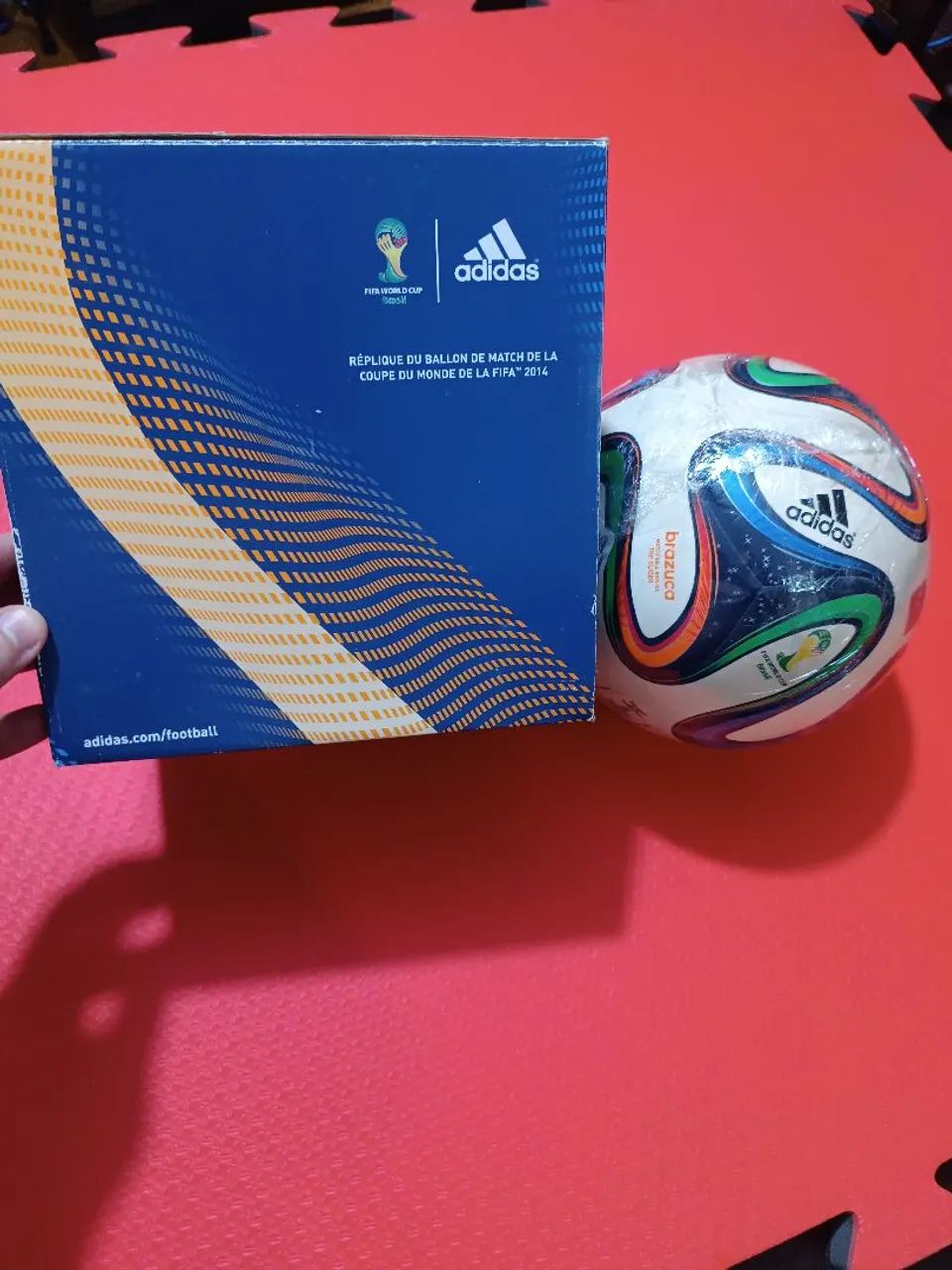 Bola de futebol da Copa 2014 Brasil nova com caixa - Foto 2