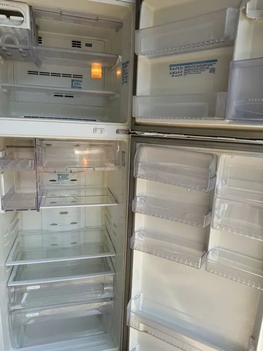 Geladeira frost free df50 Electrolux moderna  - Foto 3