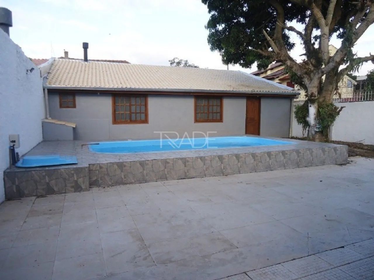 Casa de 3 dormitórios, sendo 1 suíte, pátio com piscina, no bairro Guarujá, Zona Sul de Po - Foto 2
