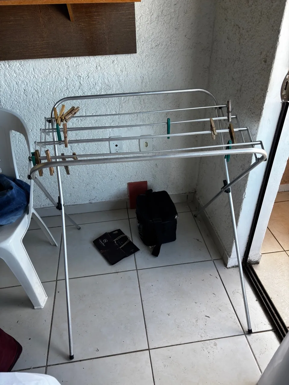 Varal de chão retrátil