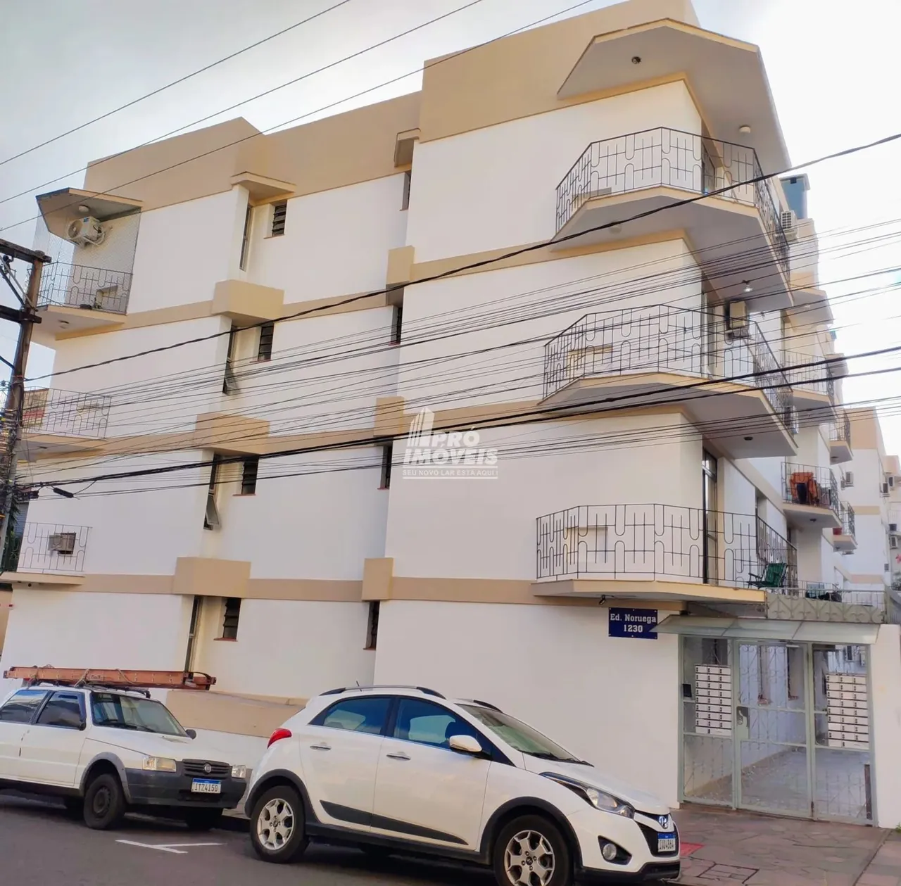 Apartamento 2 Dormitórios, Sacada e Garagem, na Rua Venâncio Aires - Centro