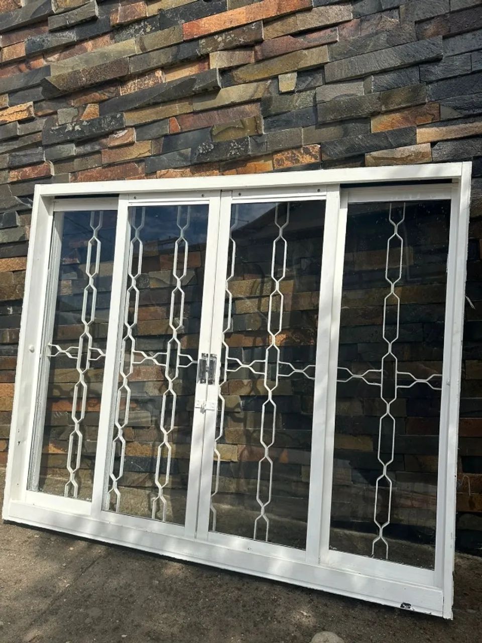Janela aço 120x100cm com grade mosaico e vidros - Foto 3