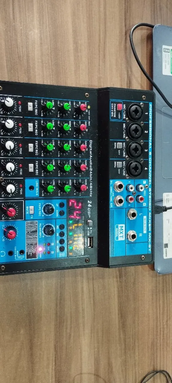 Mesa de Som MXT 06 Digital 24 DSP