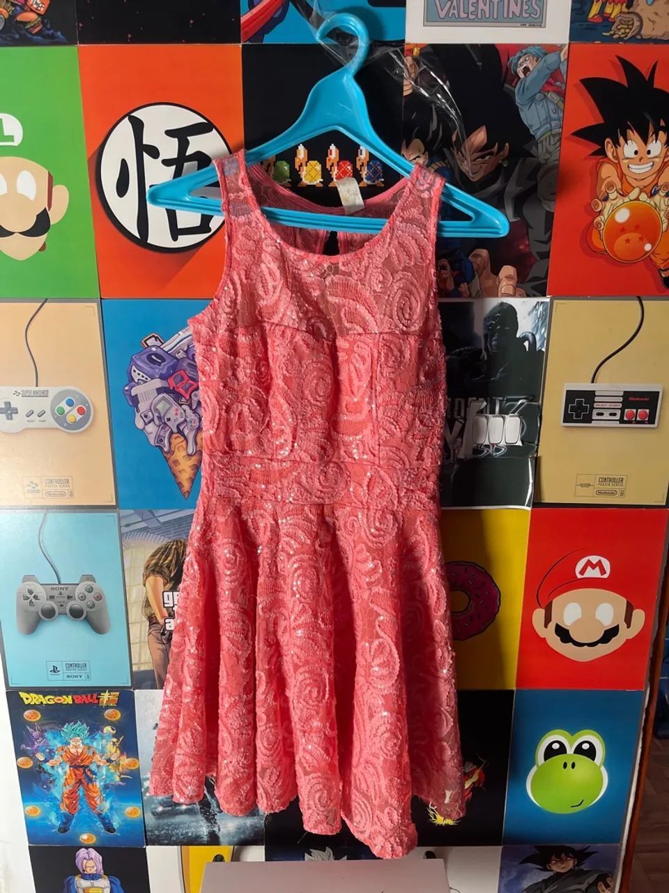 Vestido Rosa Festivo com Detalhes em Renda