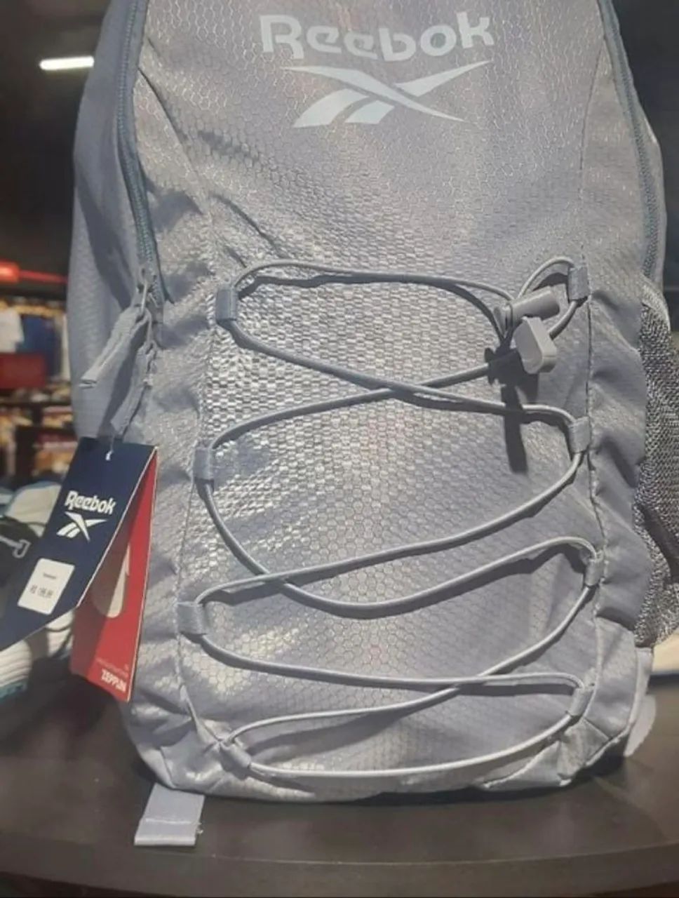 Mochila Reebok lilás com Detalhes